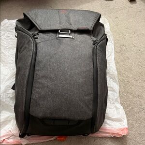 Men's Sleek Dark Gray Backpack